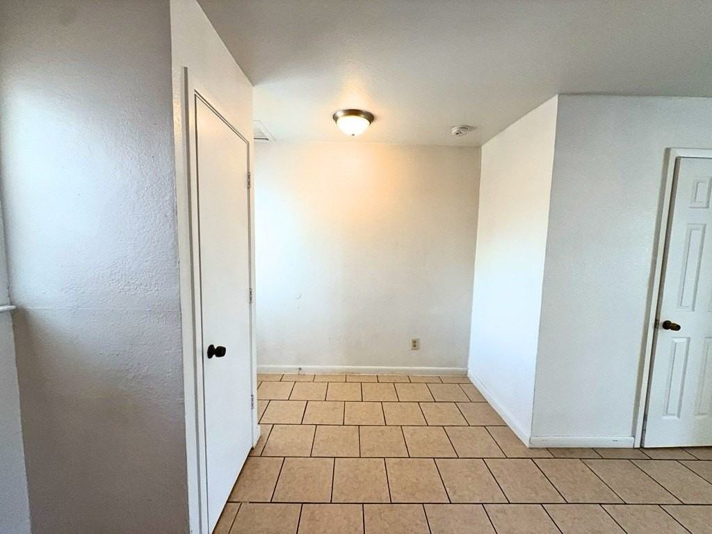 807 W Walnut St #C4 - Photo 7 of 17