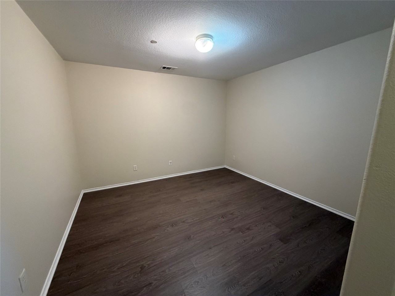 1142 Landon Ln - Photo 3 of 26