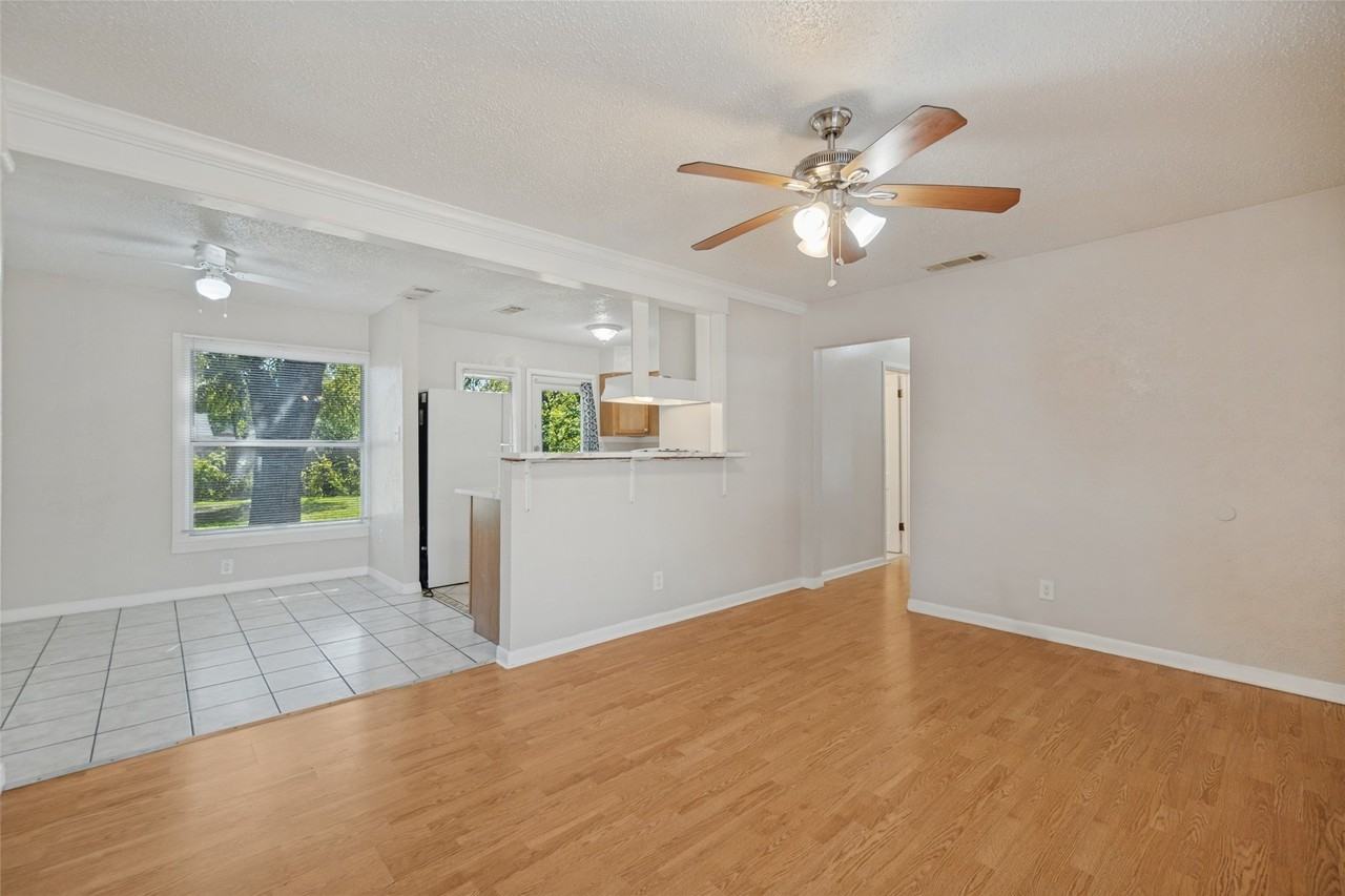 10618 Sylvia Dr - Photo 4 of 11