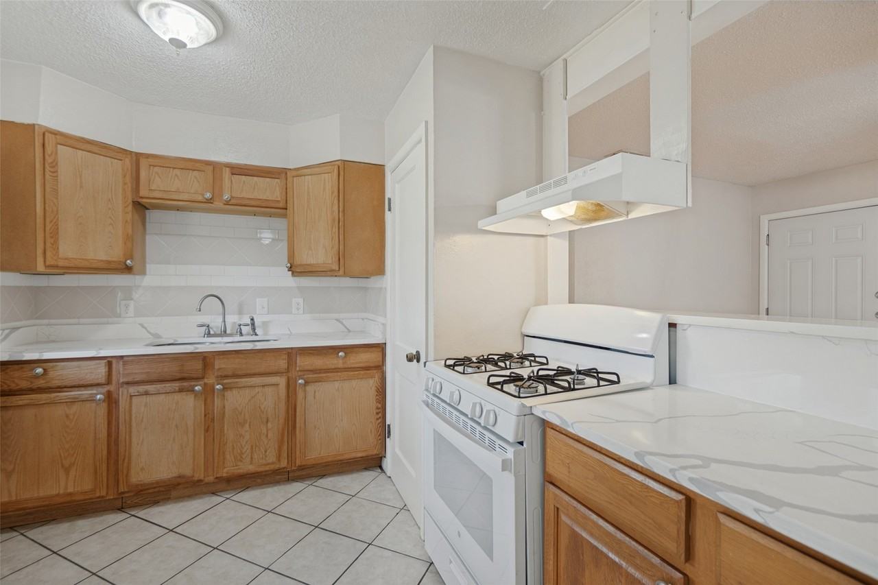10618 Sylvia Dr - Photo 5 of 11