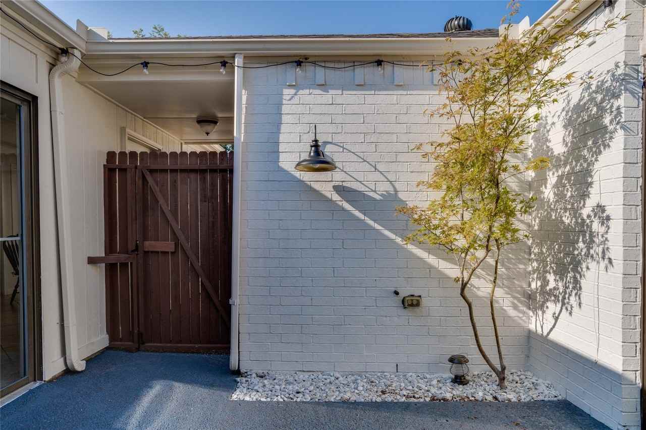 1011 Wimbledon Ln - Photo 4 of 26