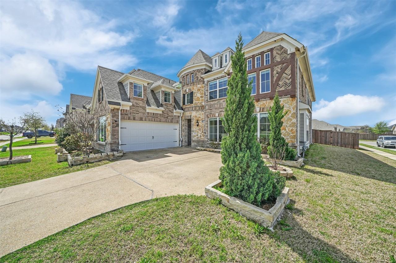 302 Torch Lily Ln - Photo 2 of 35