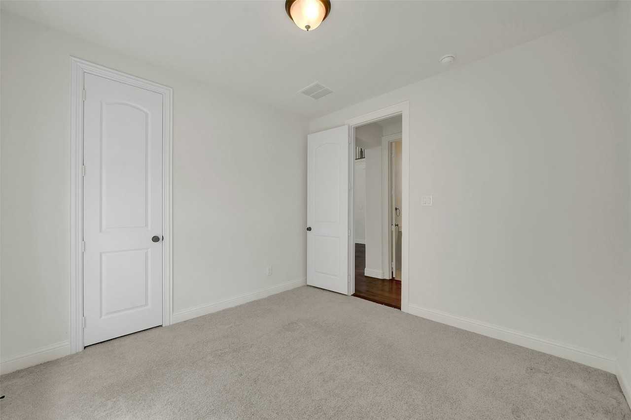 302 Torch Lily Ln - Photo 7 of 35