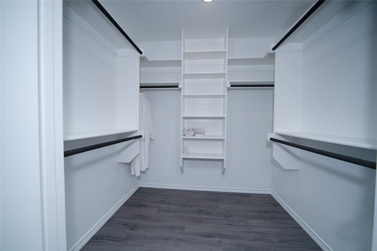2308 Dalworth St - Photo 7 of 21