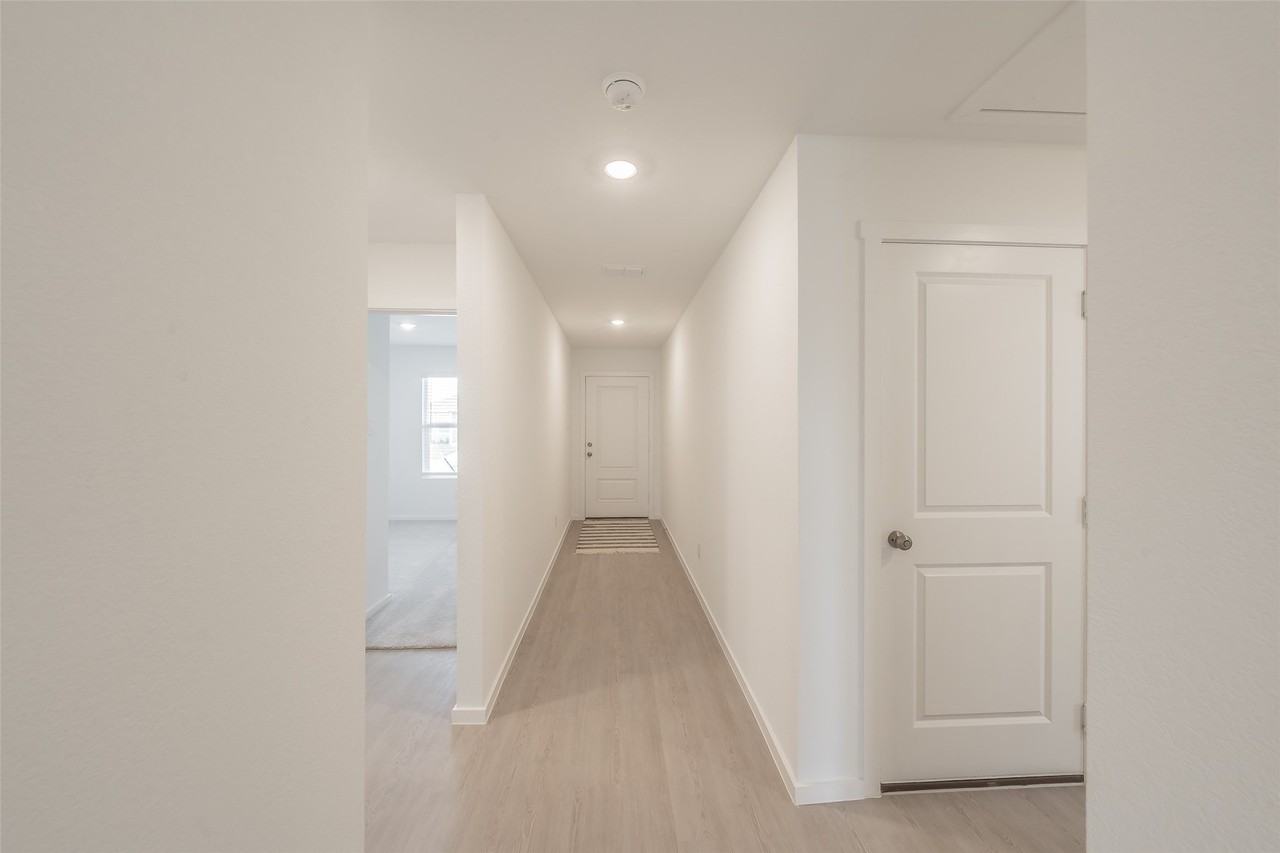 3013 Tooley Dr - Photo 4 of 35