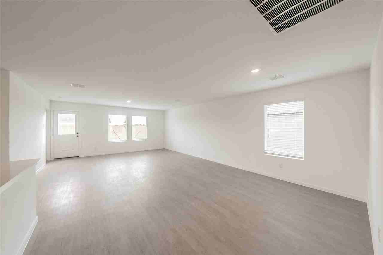 3013 Tooley Dr - Photo 5 of 35