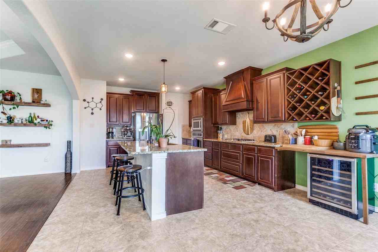 3003 Lily Ln - Photo 3 of 30
