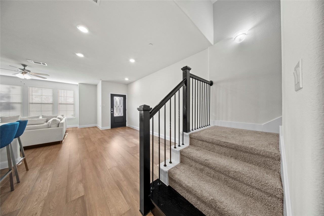 7849 Sunset Blvd - Photo 4 of 36