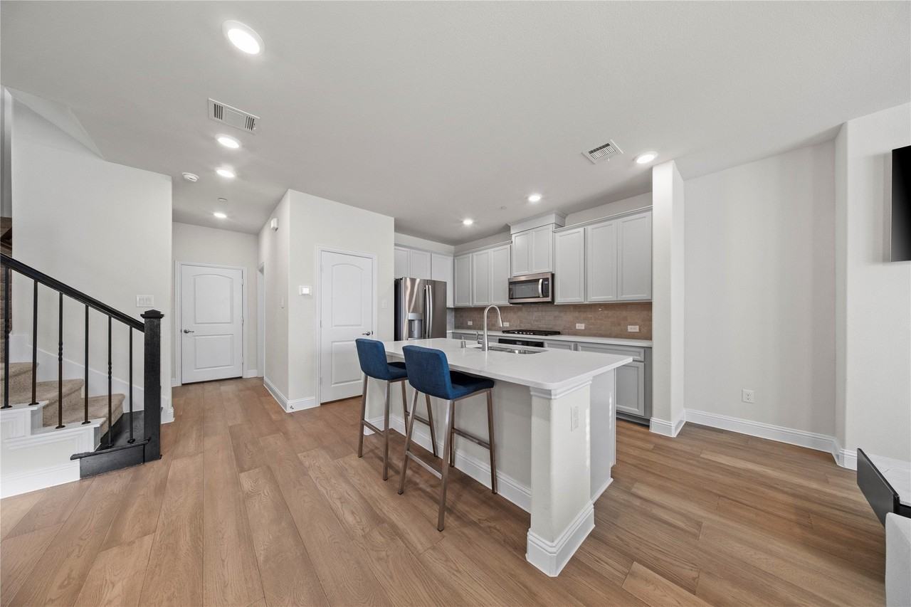 7849 Sunset Blvd - Photo 5 of 36