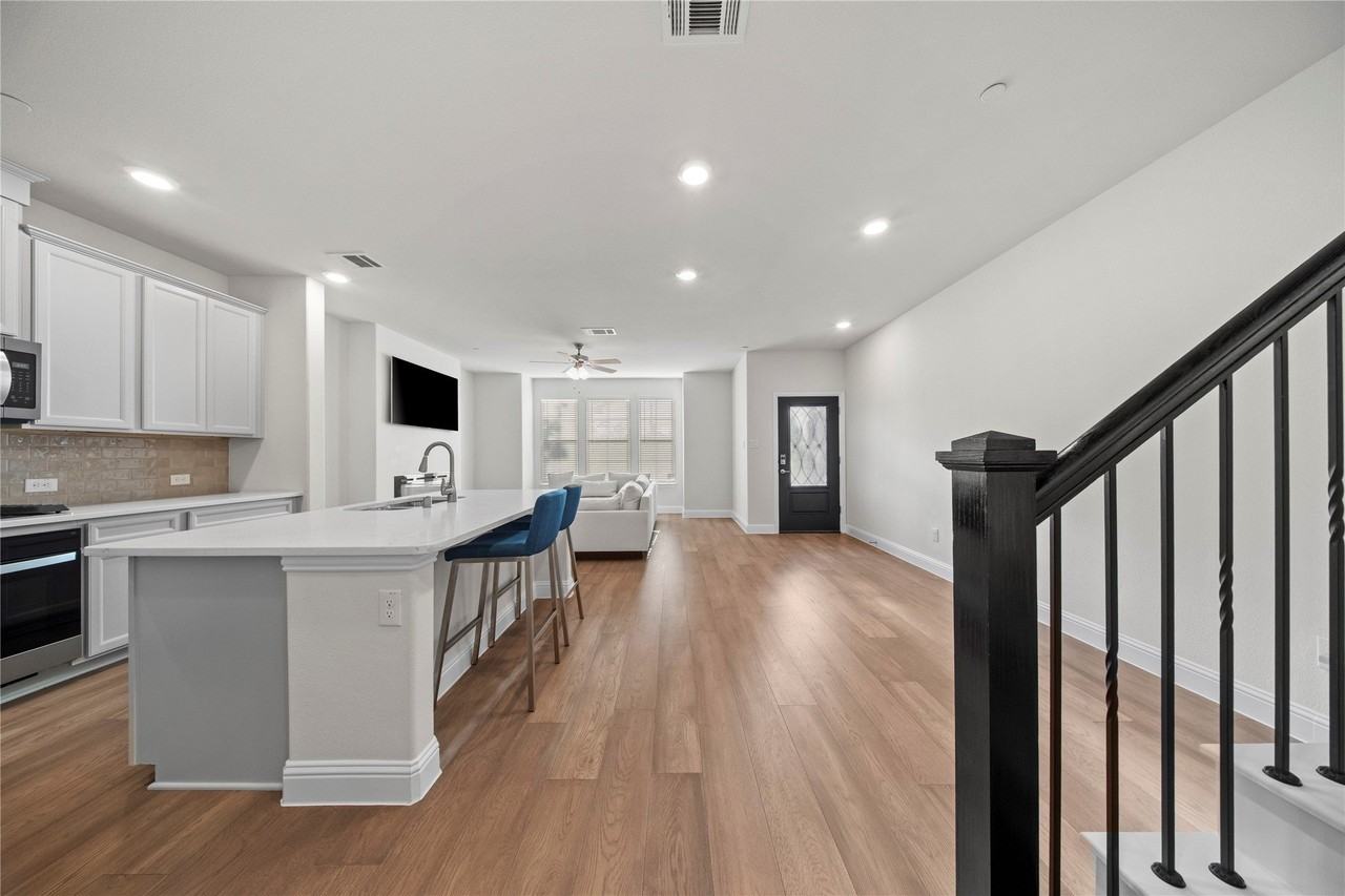 7849 Sunset Blvd - Photo 7 of 36