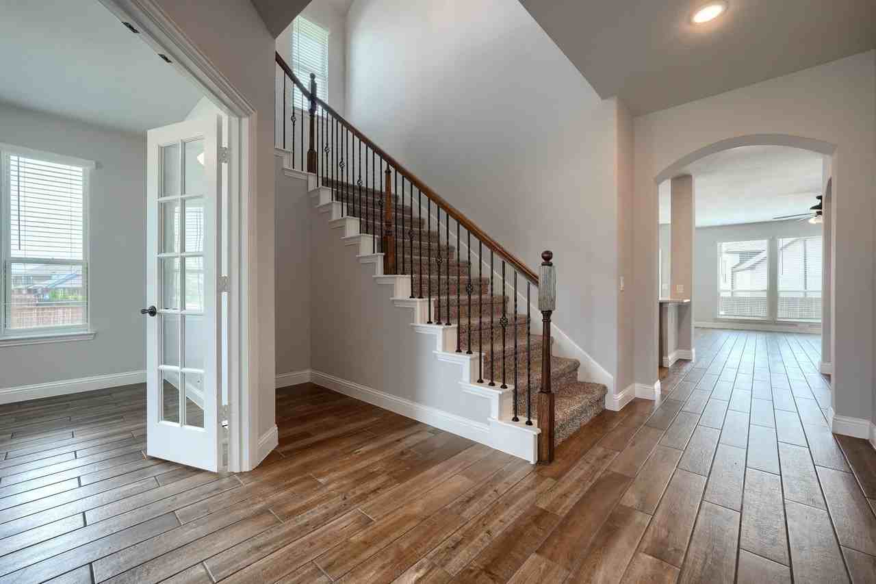 1100 Misty Ridge Dr - Photo 3 of 39