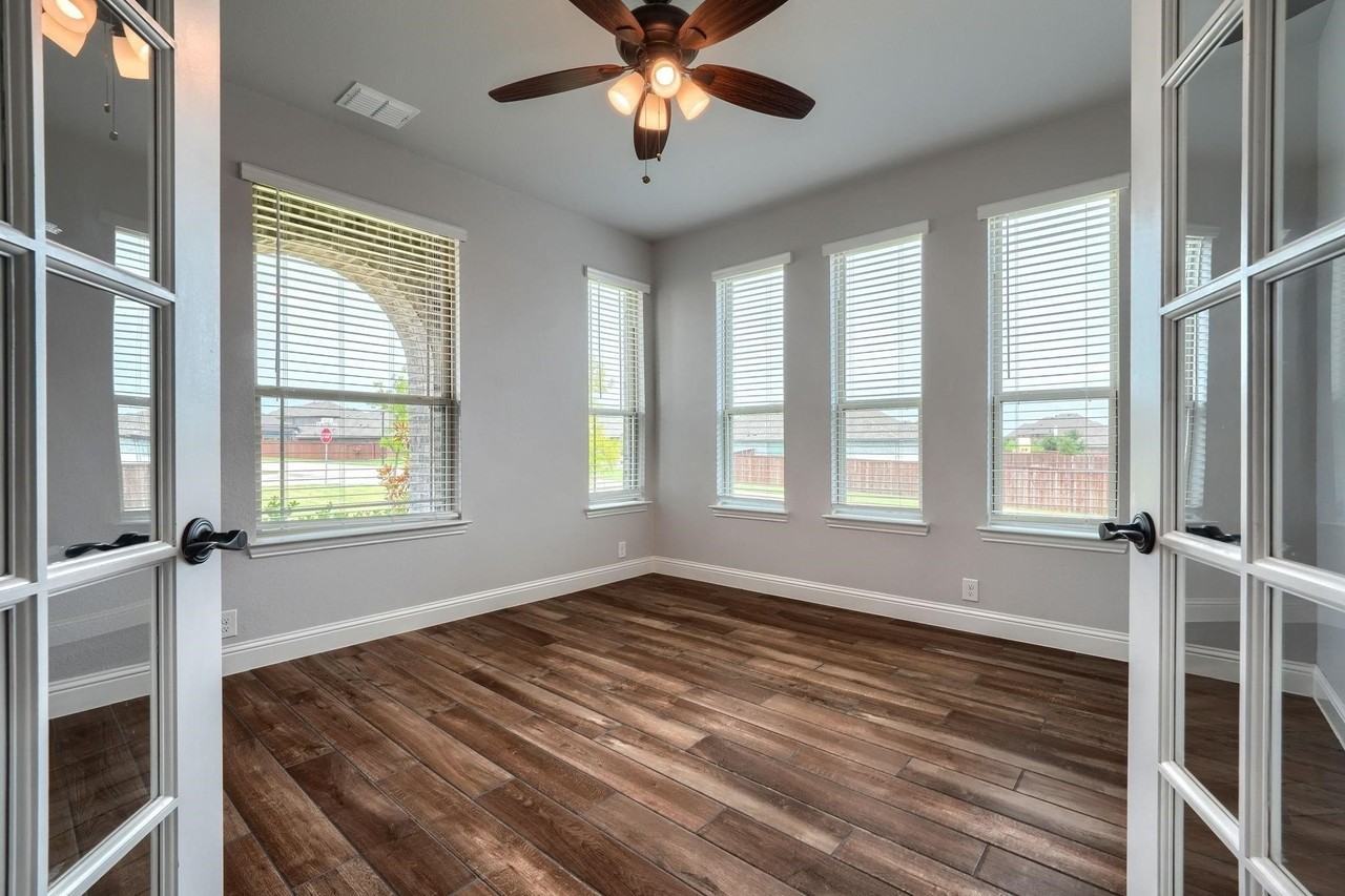 1100 Misty Ridge Dr - Photo 4 of 39