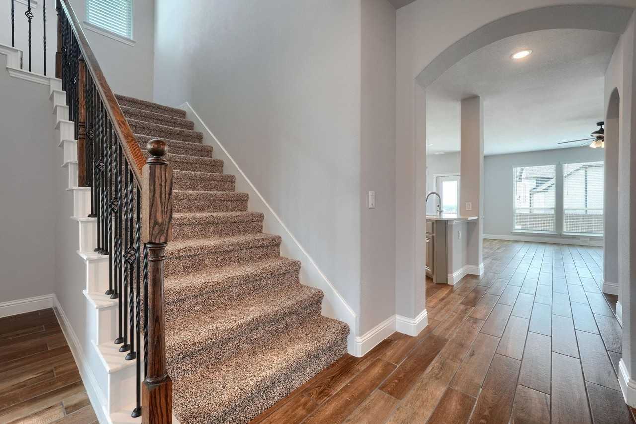 1100 Misty Ridge Dr - Photo 5 of 39