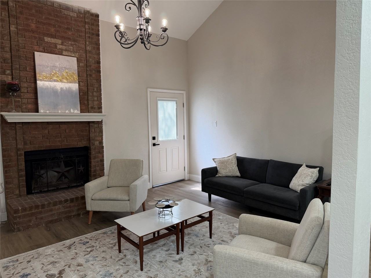 1362 Chinaberry Dr - Photo 2 of 18