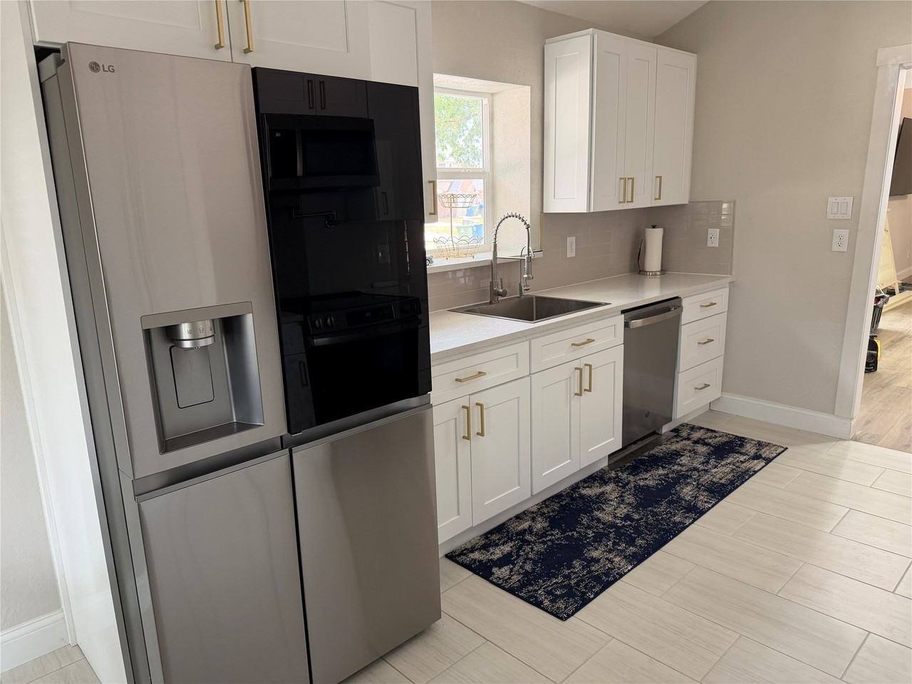 1362 Chinaberry Dr - Photo 4 of 18