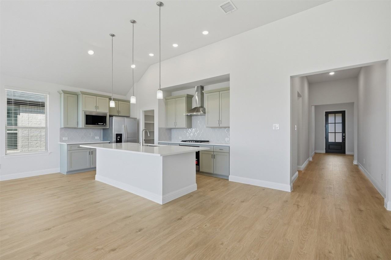 1916 Beeflower St - Photo 3 of 17