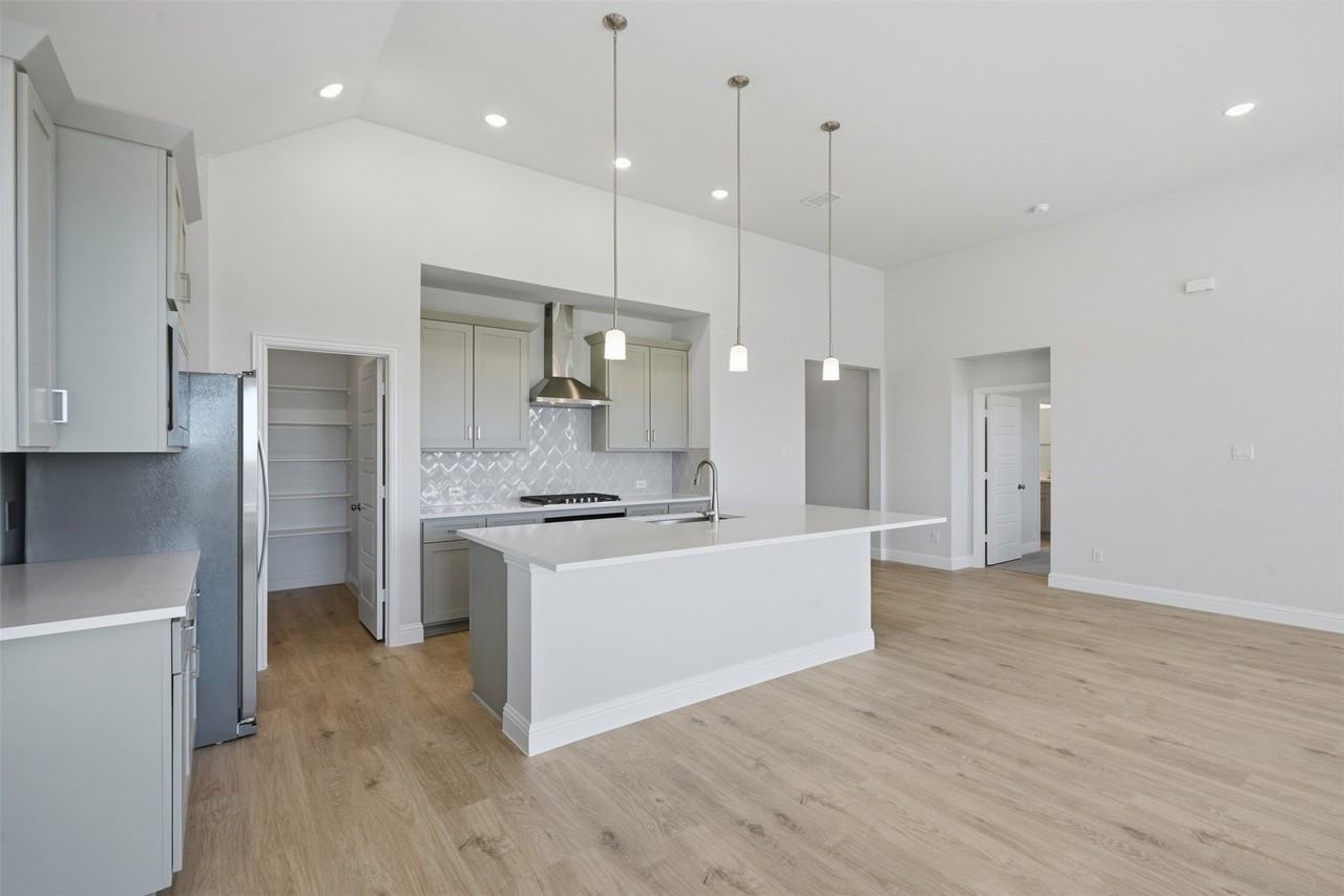 1916 Beeflower St - Photo 5 of 17
