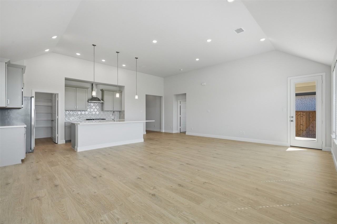 1916 Beeflower St - Photo 6 of 17