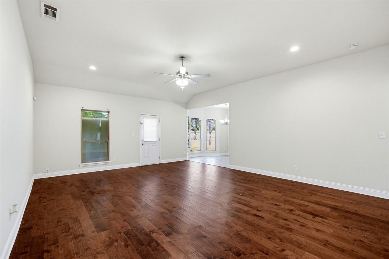 4721 Woodview Ln - Photo 5 of 22