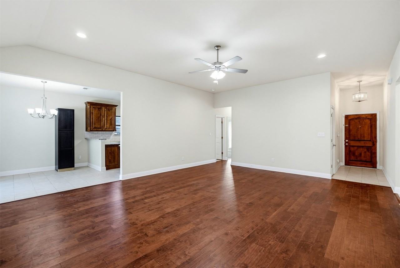 4721 Woodview Ln - Photo 6 of 22