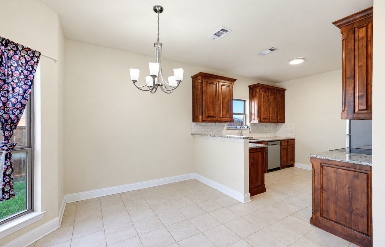 4721 Woodview Ln - Photo 7 of 22