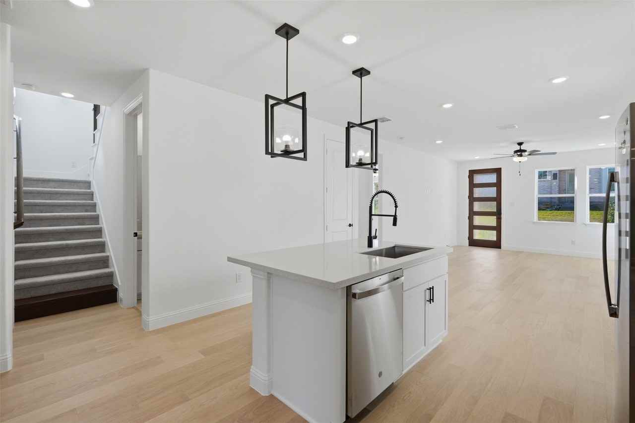 1129 Beebalm Mews - Photo 3 of 17