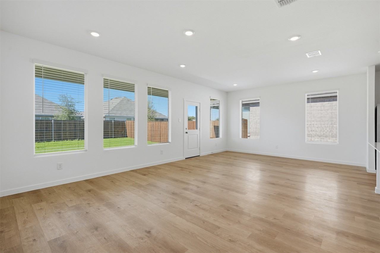 7117 Black Cherry Ln - Photo 4 of 18