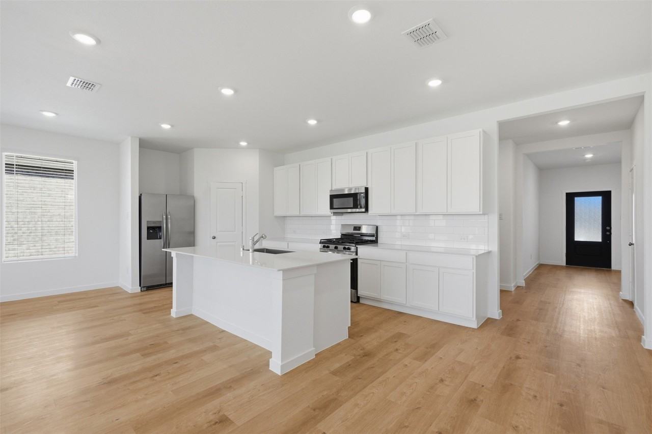 7117 Black Cherry Ln - Photo 6 of 18