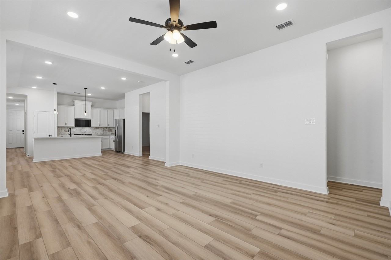 4866 Heirloom Ln - Photo 2 of 18