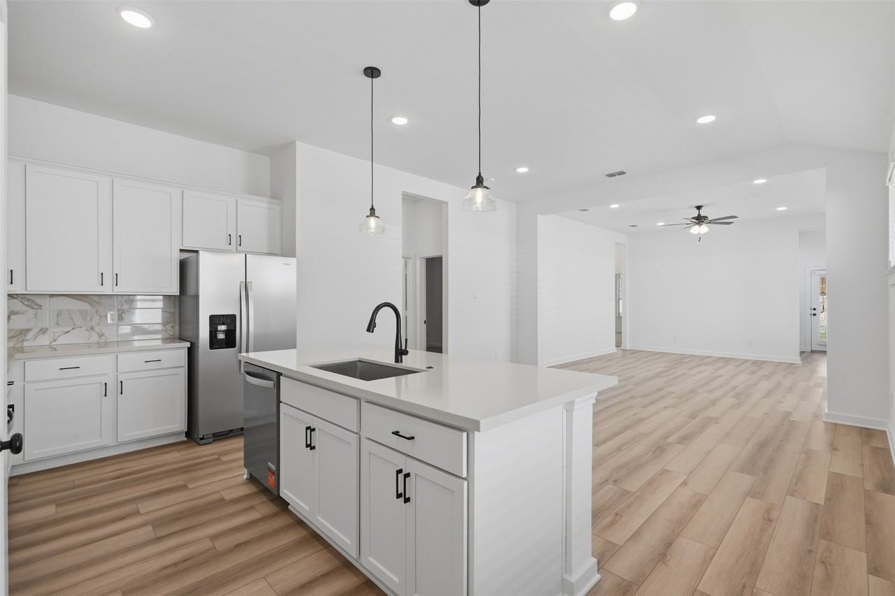 4866 Heirloom Ln - Photo 3 of 18