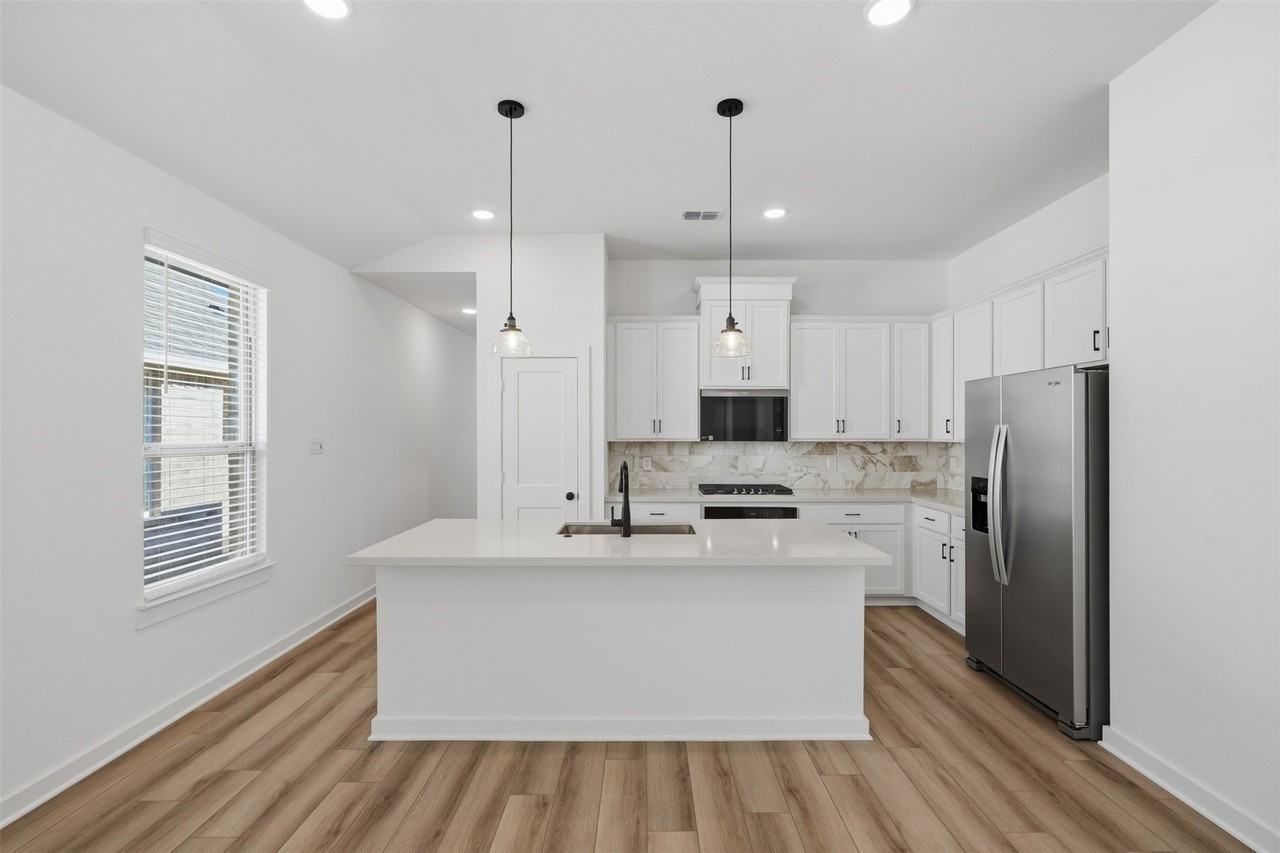 4866 Heirloom Ln - Photo 5 of 18