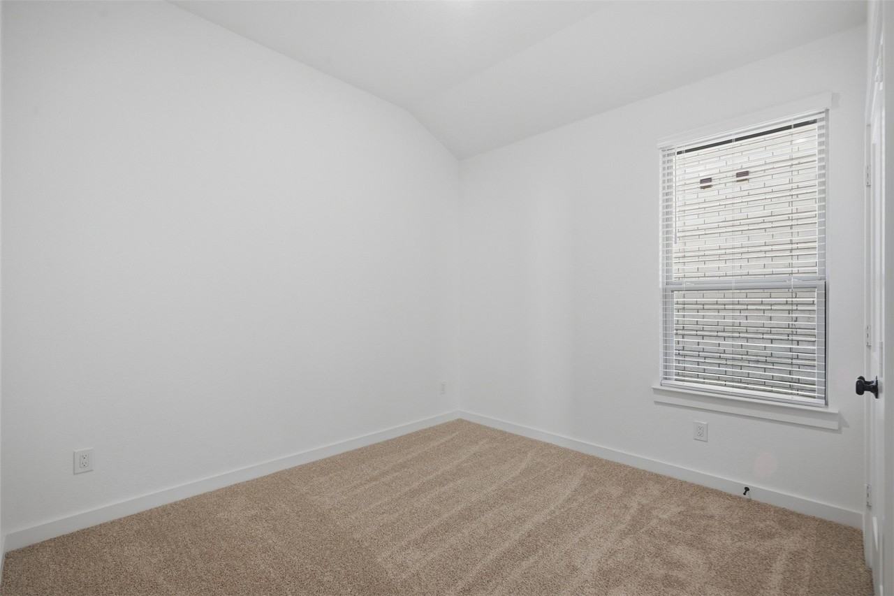 4866 Heirloom Ln - Photo 7 of 18