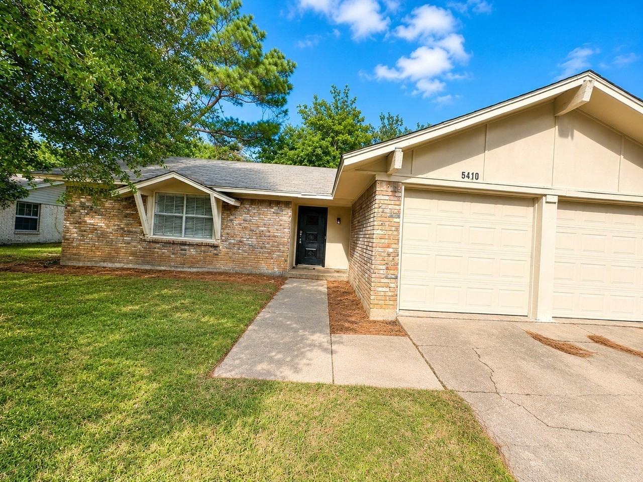 5410 Kings Manor Dr - Photo 2 of 9