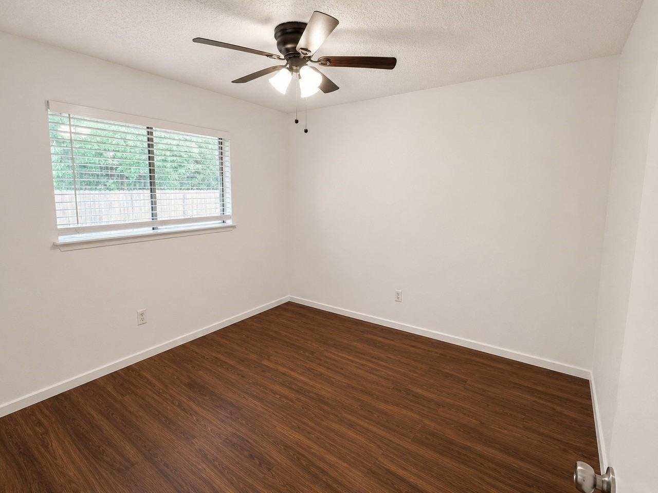 5410 Kings Manor Dr - Photo 4 of 9