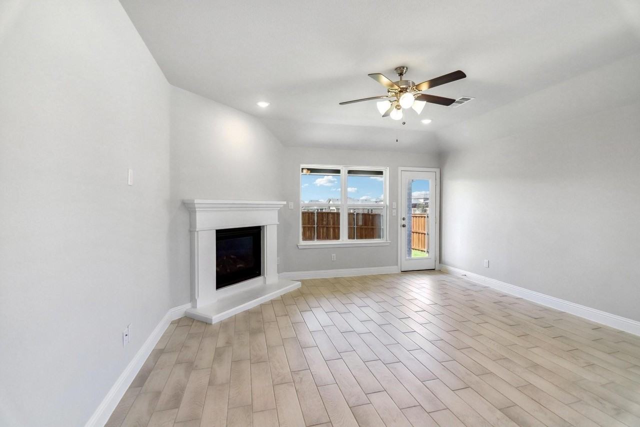 1317 Renato Dr - Photo 3 of 33