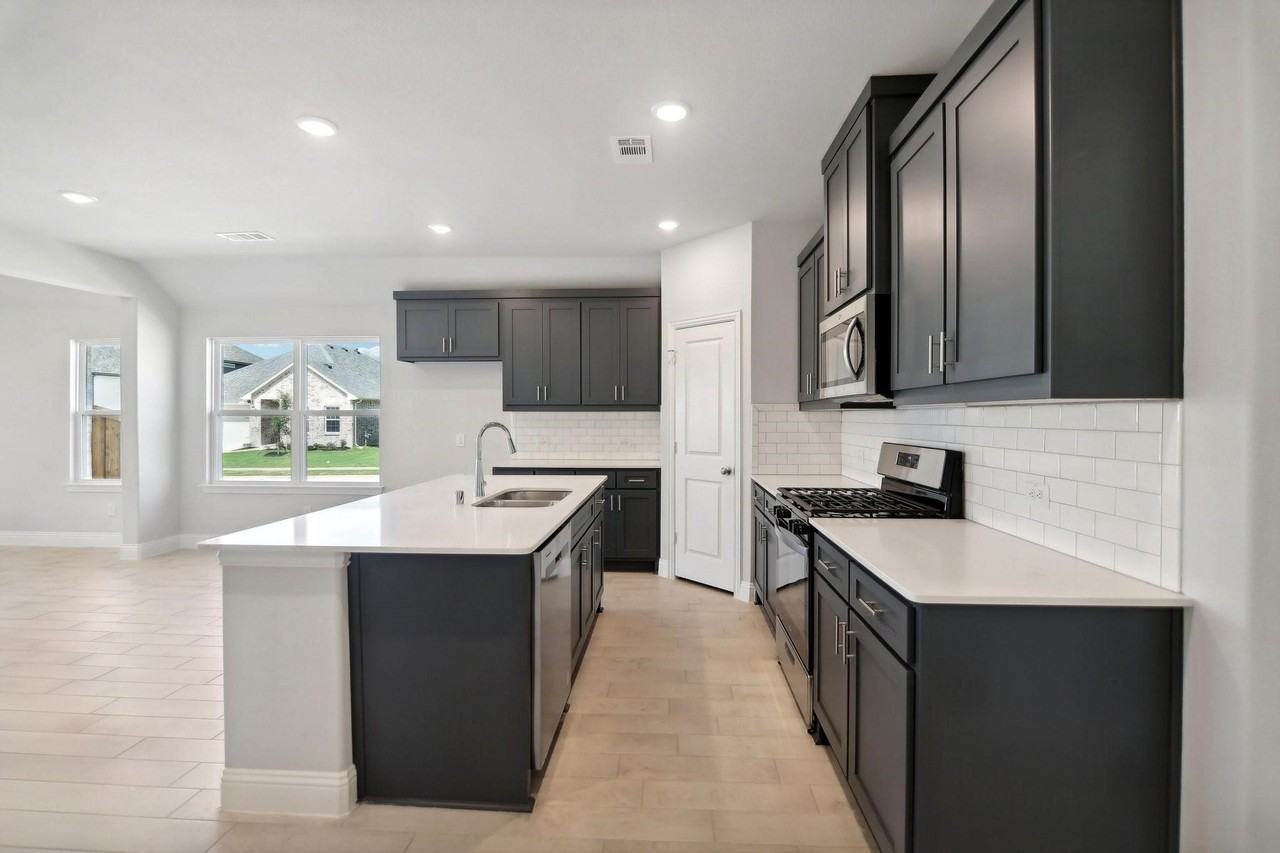 1317 Renato Dr - Photo 4 of 33