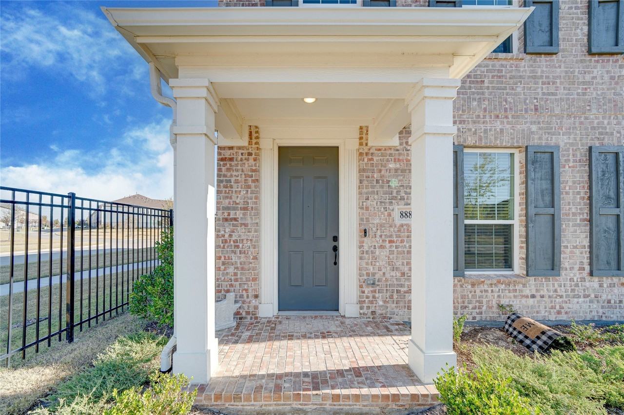 8888 Samara St - Photo 2 of 30