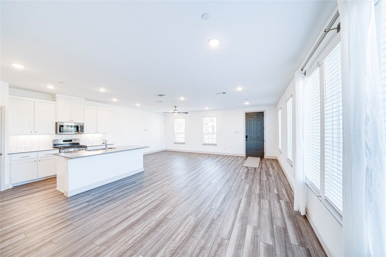 8888 Samara St - Photo 4 of 30
