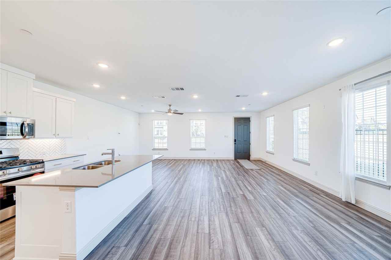 8888 Samara St - Photo 5 of 30