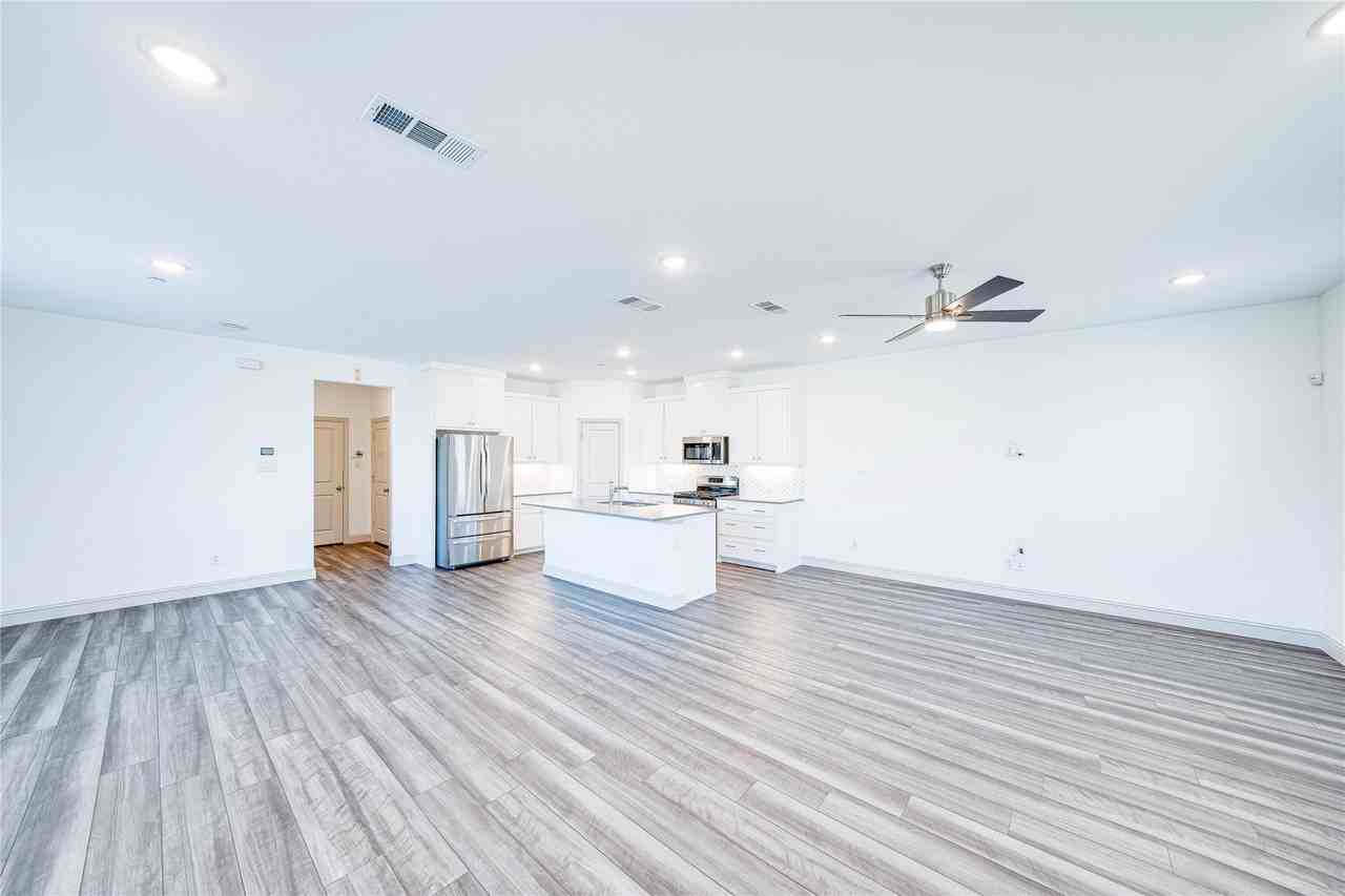 8888 Samara St - Photo 6 of 30
