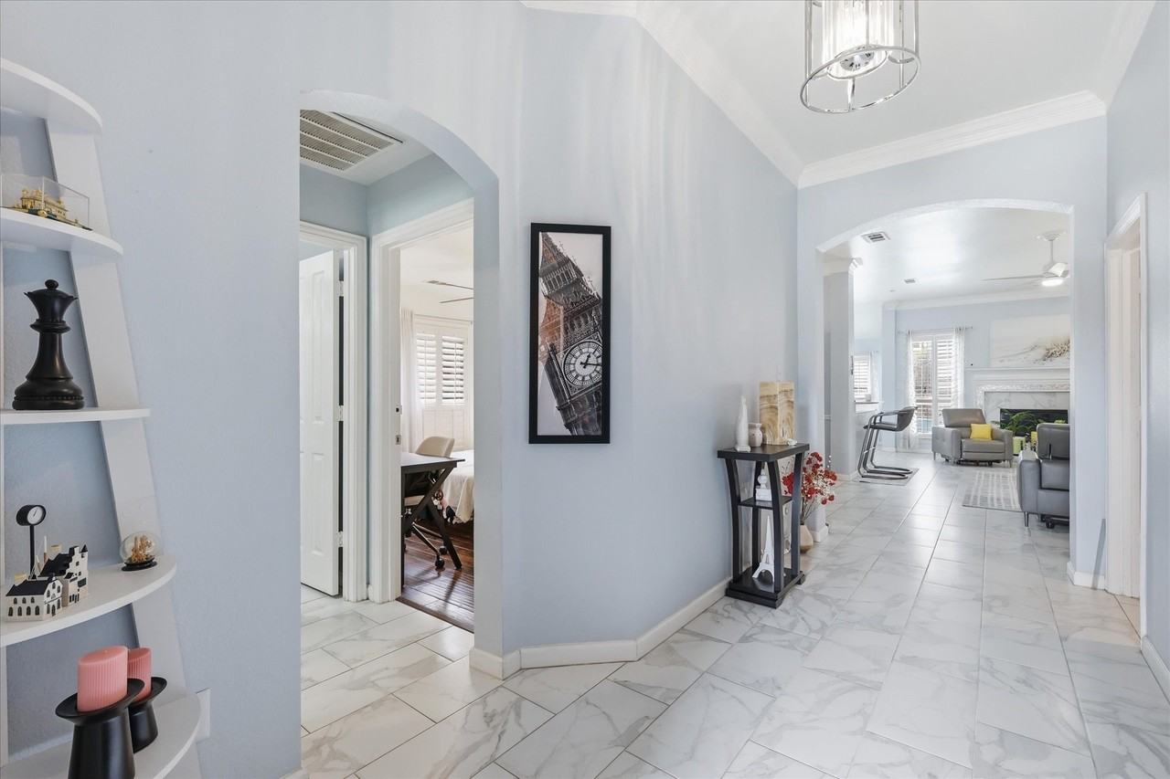 9427 Ponderosa Trl - Photo 3 of 29
