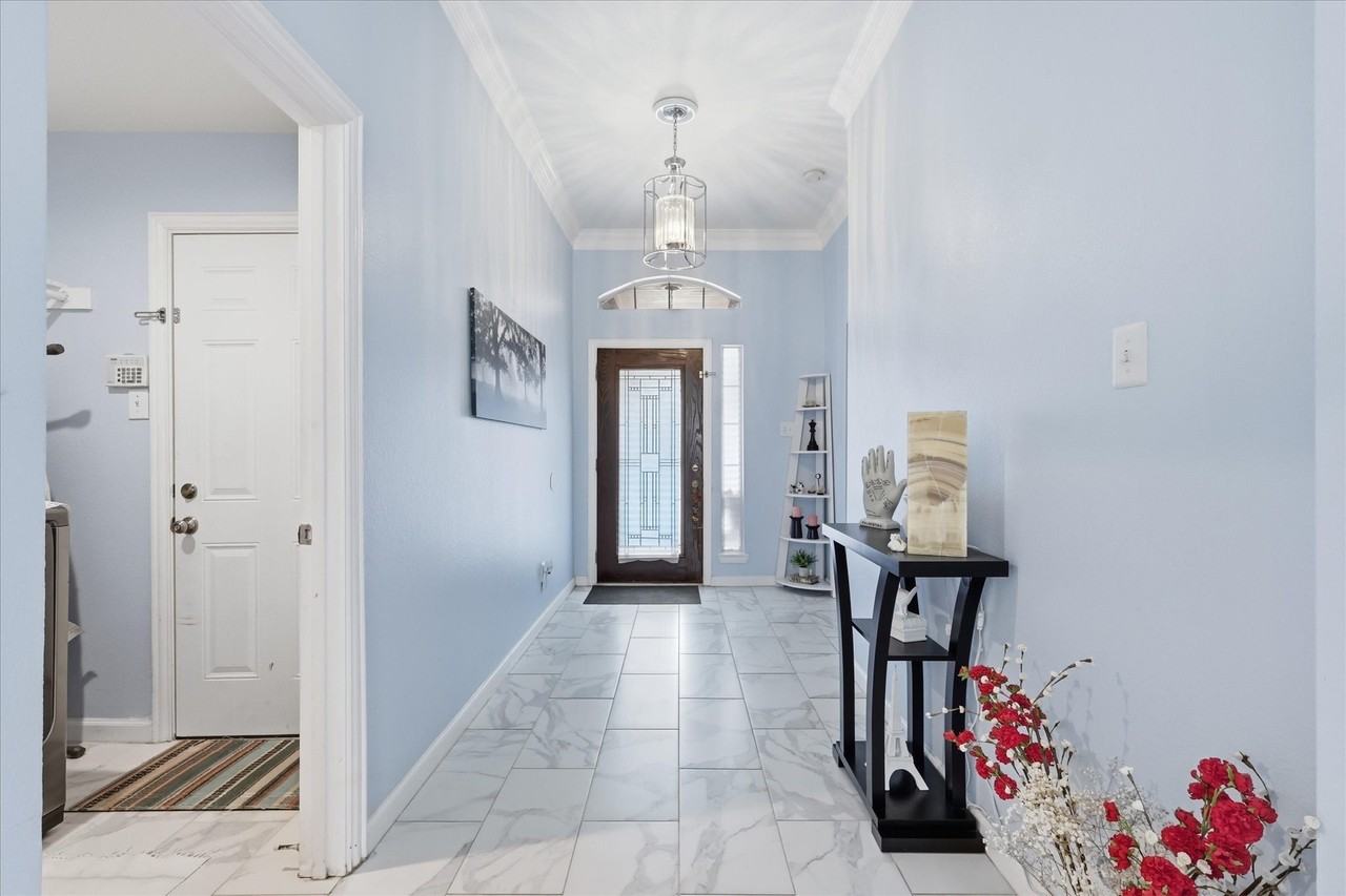9427 Ponderosa Trl - Photo 4 of 29