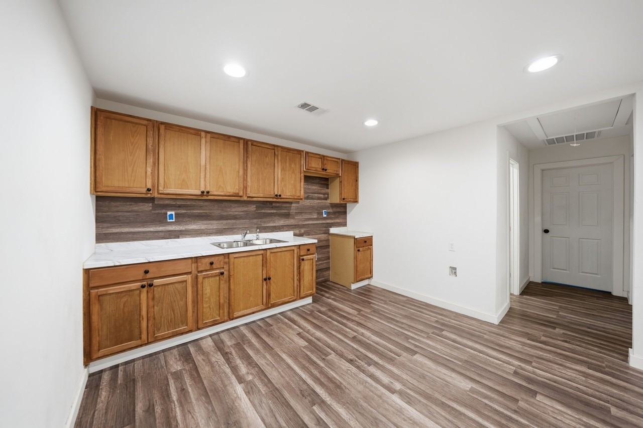 1103 Bell Dr - Photo 6 of 19