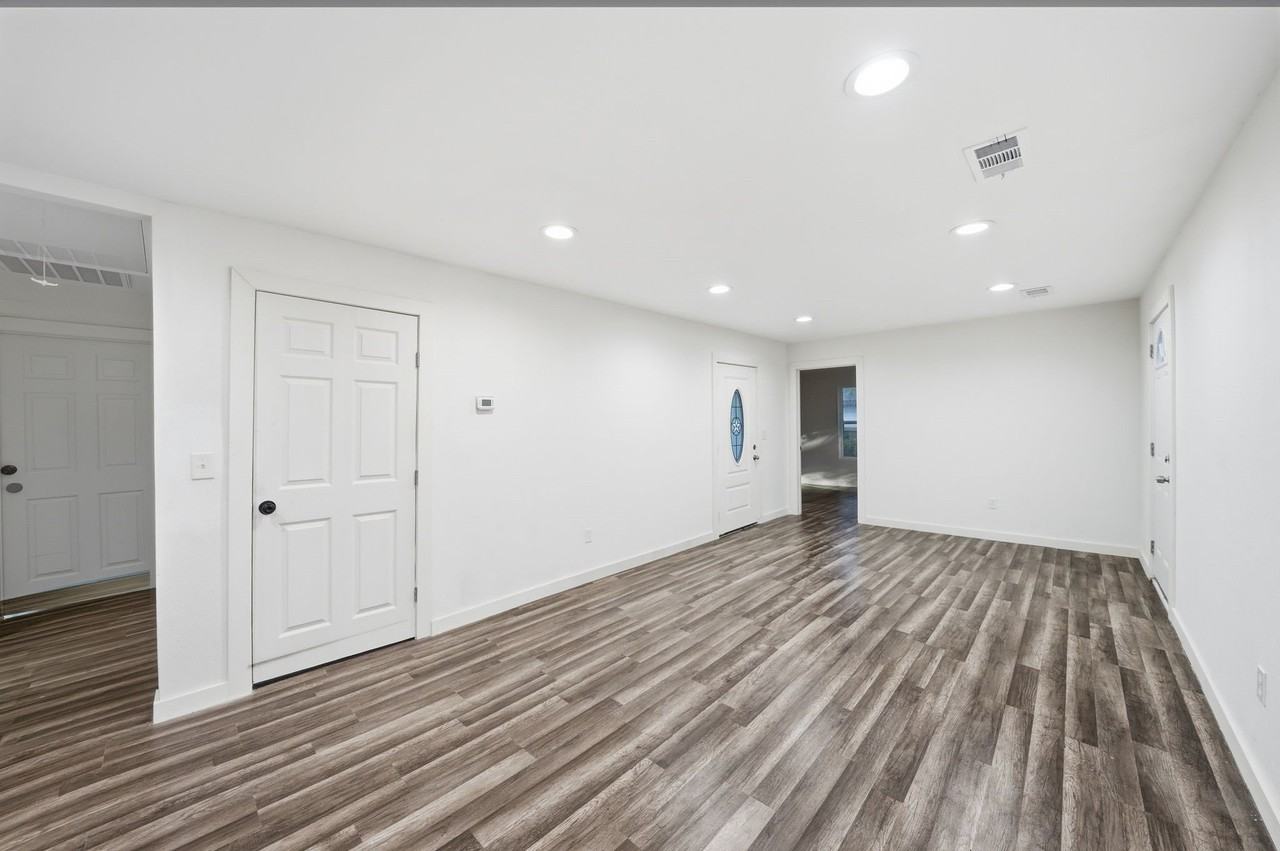1103 Bell Dr - Photo 7 of 19