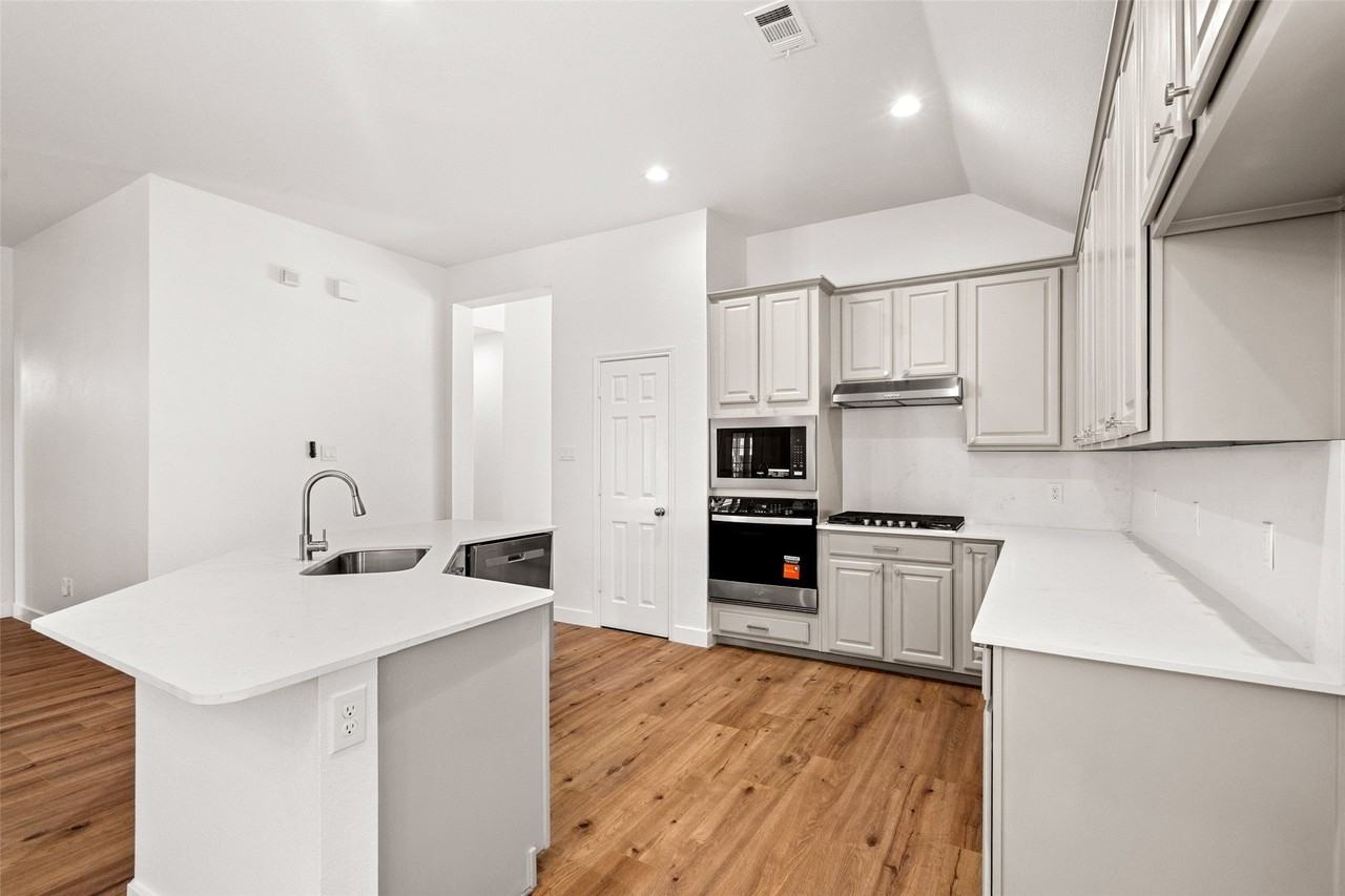 5624 Buckskin Dr - Photo 3 of 20