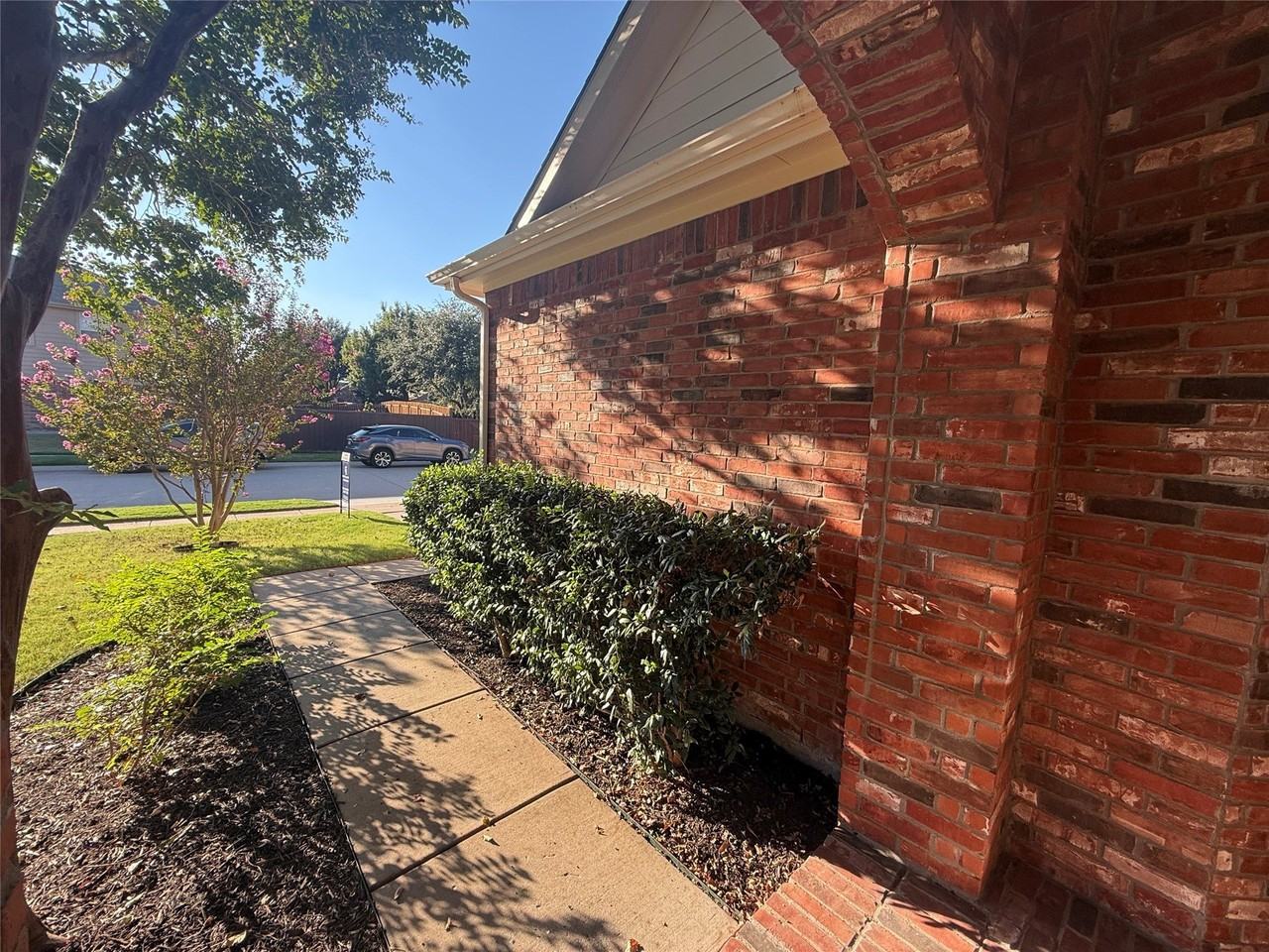 2113 Reston Dr - Photo 3 of 17