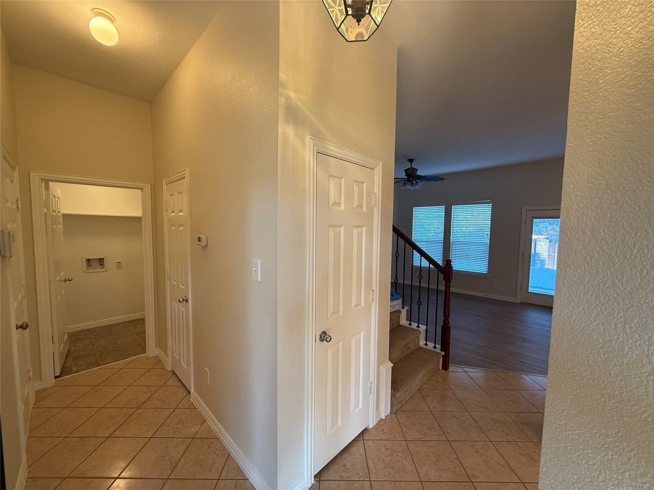 2113 Reston Dr - Photo 4 of 17
