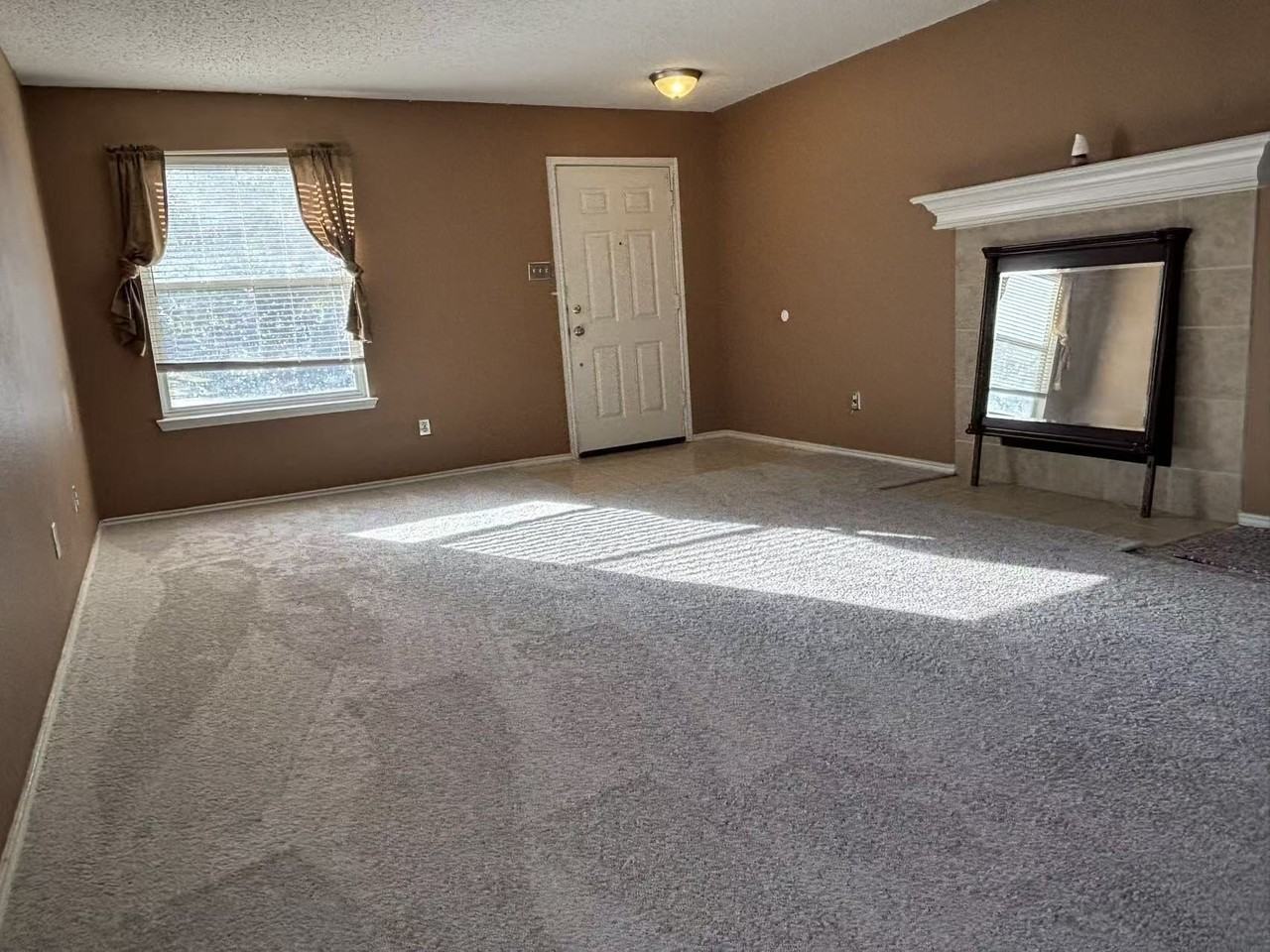 1645 Crown Point Dr - Photo 2 of 19