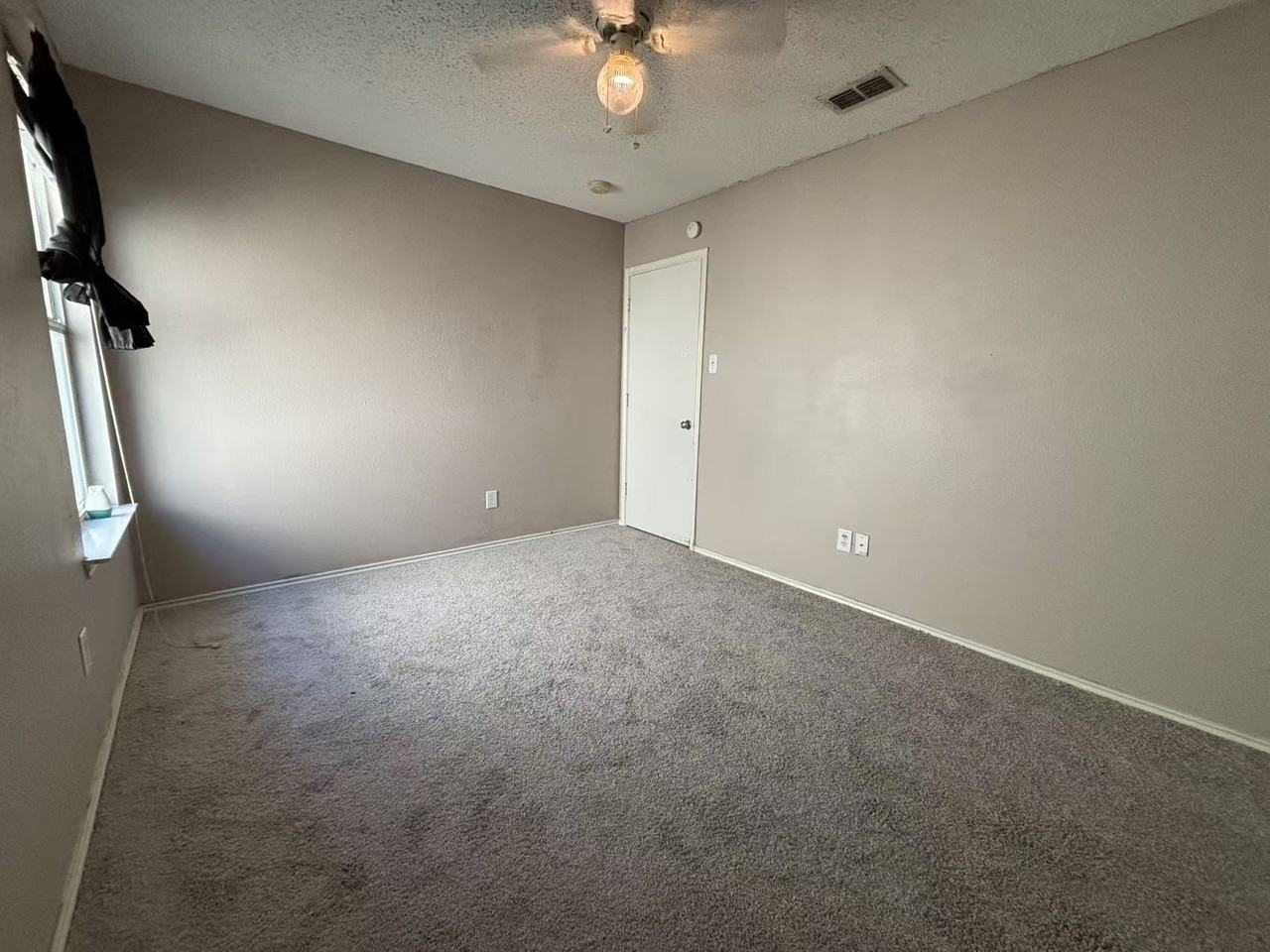 1645 Crown Point Dr - Photo 5 of 19