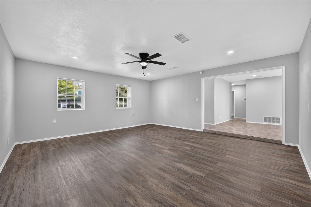 2023 N Bell Ave - Photo 6 of 34